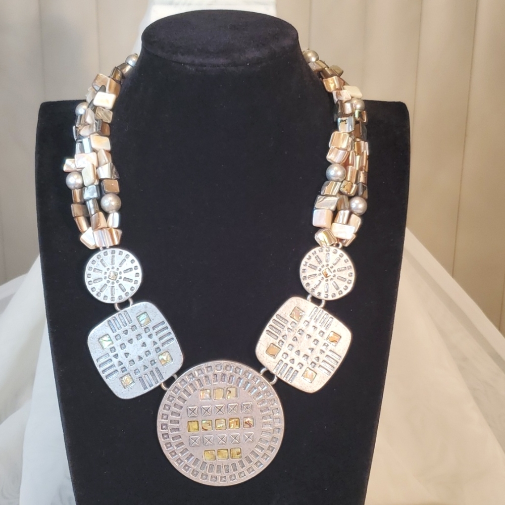 TRIBAL SILVER TONE ABALONE SHELL MEDALLION STATEMENT NECKLACE 22" - Picture 1 of 7